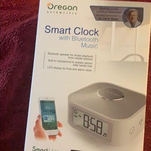 Smart clock with Bluetooth